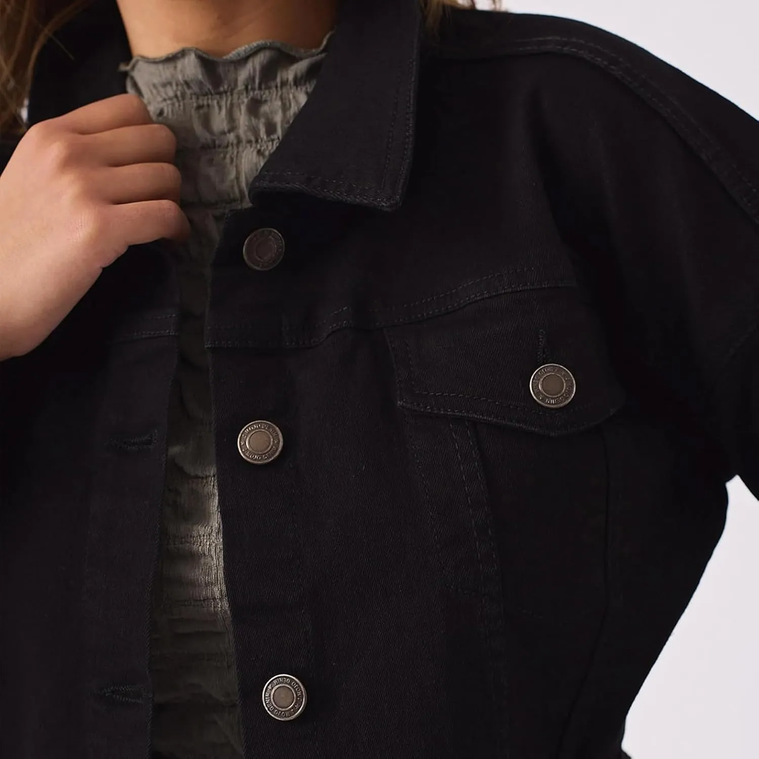 2025 Cropped Denim Jacket for Women Stretchy Fitted with 2 Pockets  Lightweight Trendy Short Jean Shacket
