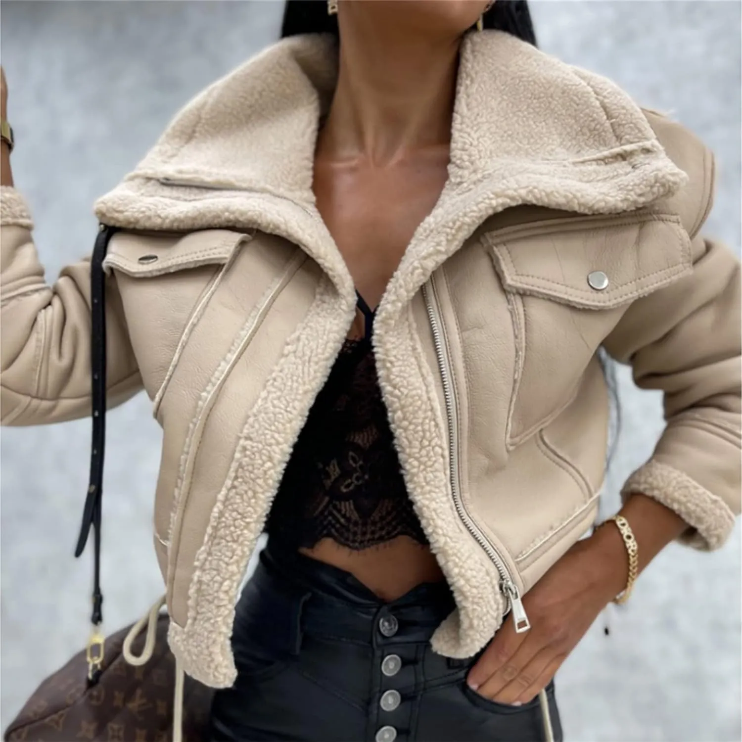 iTranyee Women's Winter Cropped Puffer Jacket Long Sleeve Zipper Cotton-Padded Coat Casual Warm High Neck Quilted Outwear